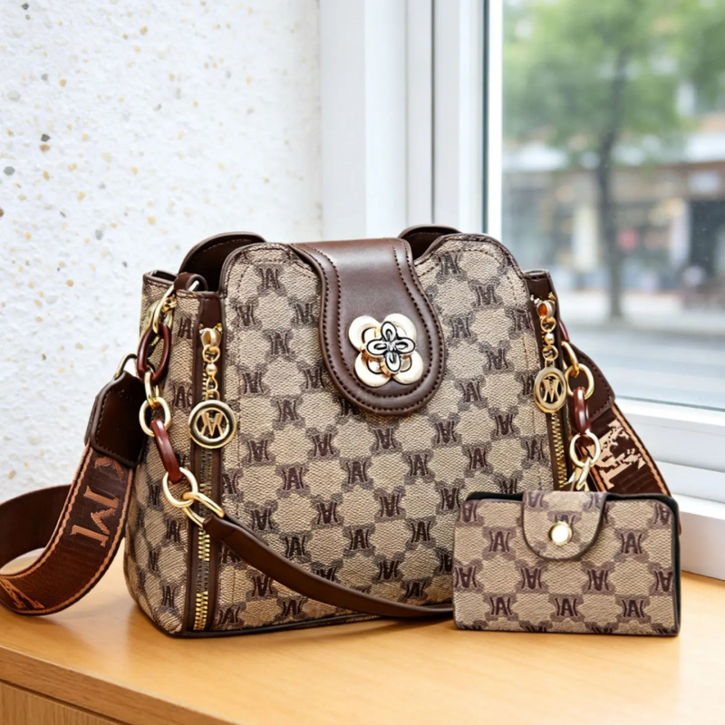 Tas selempang bermotif huruf v - Vintage Fashion Women ulasan dan harga