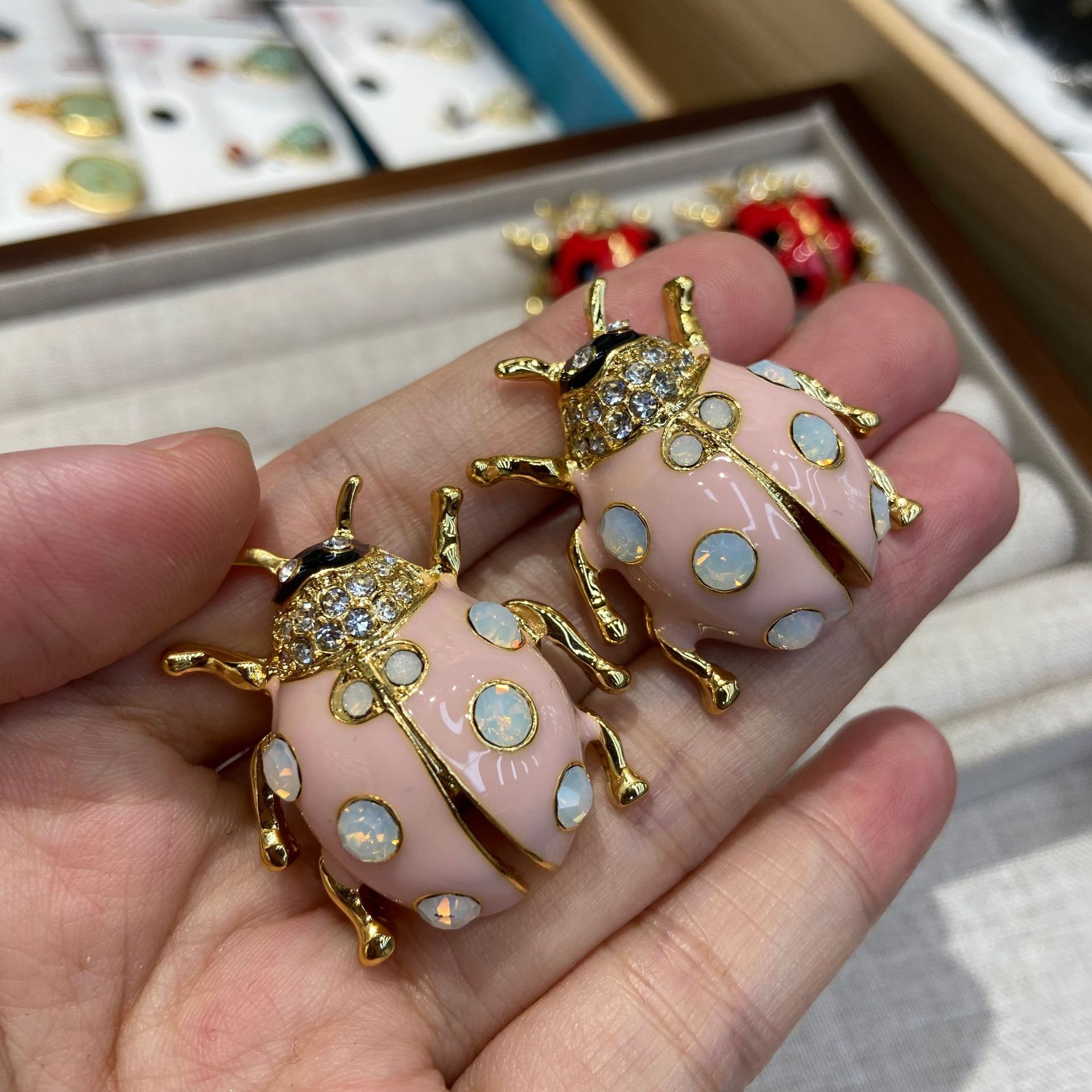 Anting-anting Vintage Kumbang  - Vintage Fashion Bug ulasan dan harga